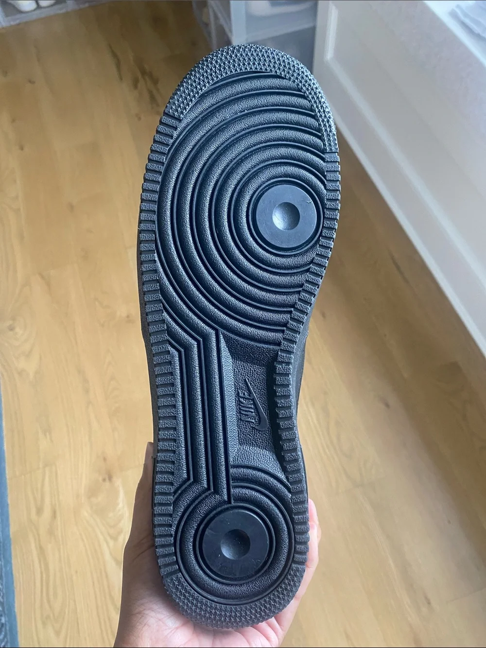 Nike Air Force’s Black Men’s Low-Top Leather Sneakers